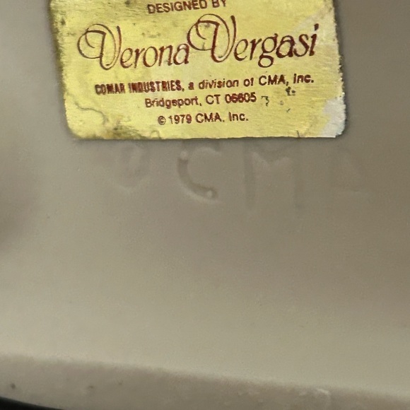 Vintage Verona Vergasi 1979 CMA Girl with a puppy Ceramic Figurine Candle Holder - Picture 8 of 9